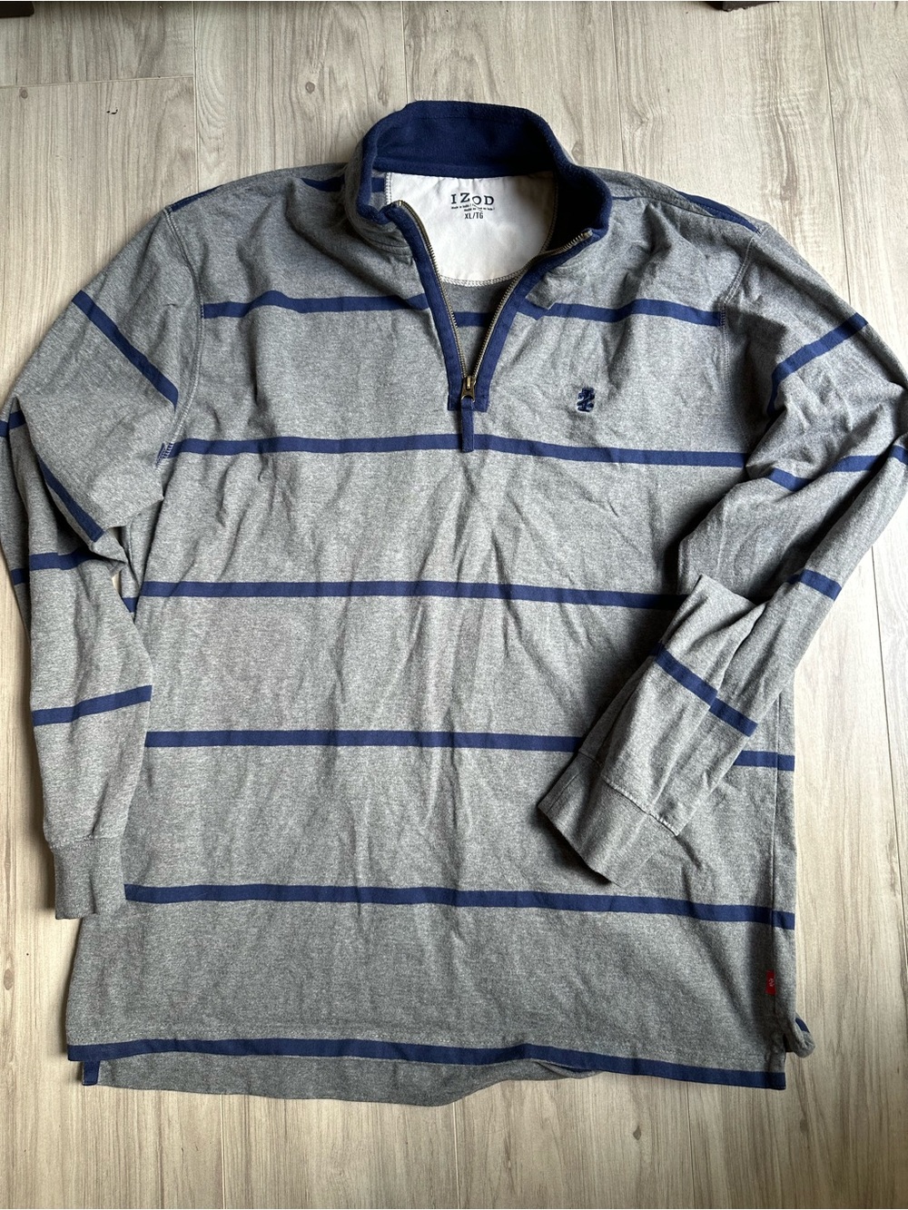 Izod Men’s 1/4 zip Long Sleeve Pullover Gray Blue Stripe